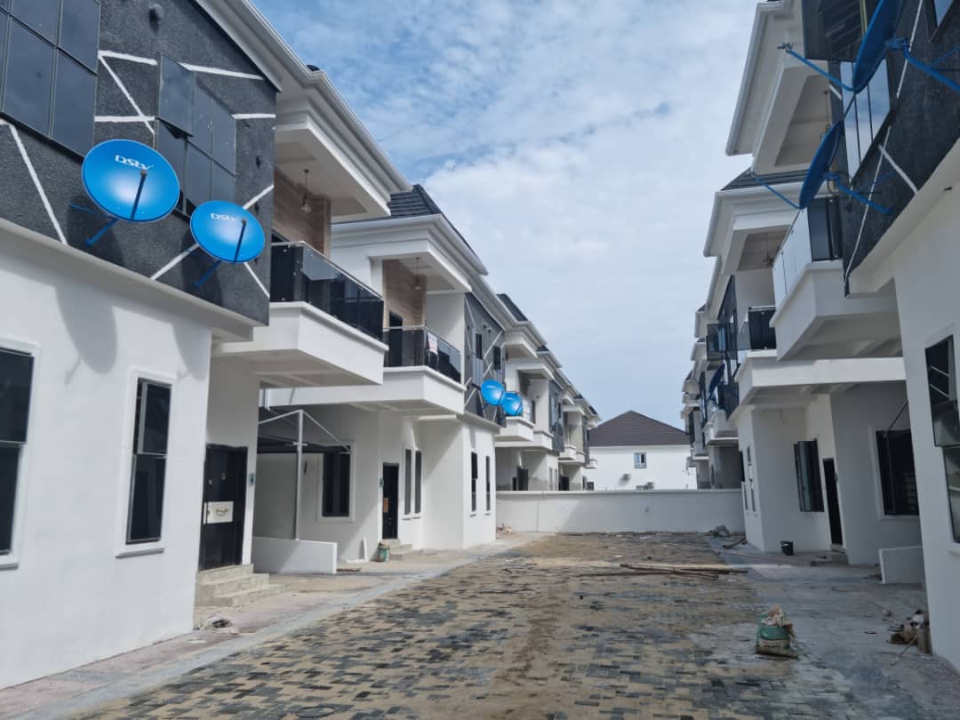 H HOME NEWLY BUILD 4 BEDROOM